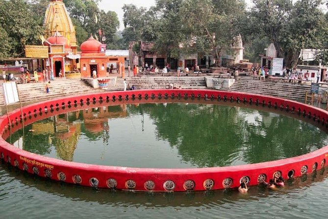 नैमिषारण्य (Naimisharanya) उत्तर प्रदेश के सीतापुर ज़िले में स्थित एक अत्यंत पवित्र तीर्थस्थान है, जिसे सतयुग से भी प्राचीन माना जाता है। कहा जाता है कि यही वह स्थान है जहाँ ऋषि-मुनियों ने 88,000 यज्ञ किए थे और जहाँ भगवान विष्णु का चक्र गिरा था — इसलिए इसे चक्रतीर्थ भी कहा जाता है। image search 1760500798327