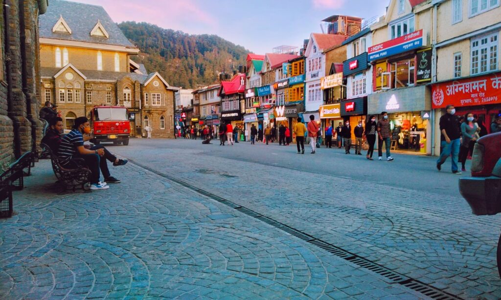 🏞️ Shimla Me Ghumne Ki Best Jagah (Shimla Tourist Places) Busy Mall Road Shimla with shops, cafés and tourists walking